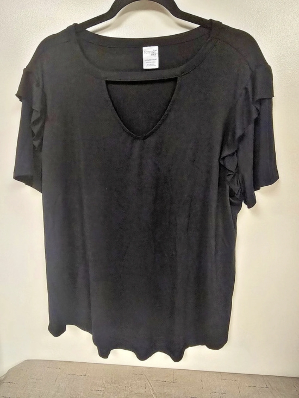 Terra & Sky Women's Black V-Neck Ruffle Sleeve Top Size 1X Like New